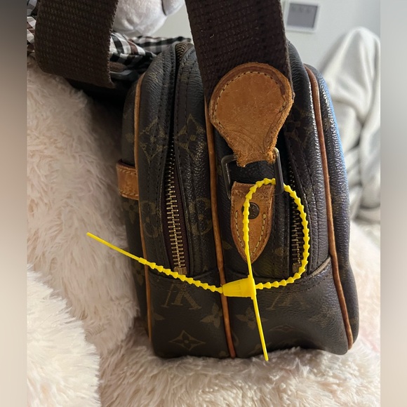 π₯π₯ Authentic LV crossbody bag π₯π₯ - Picture 3 of 12